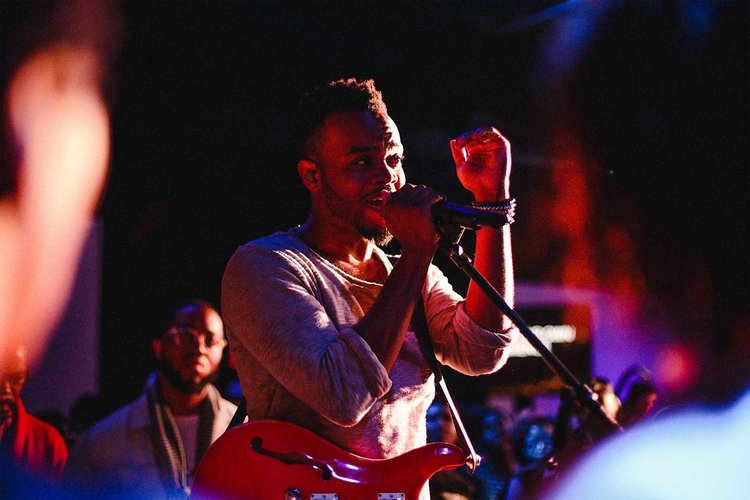 [MUSIC] Travis Greene - Great Jehovah