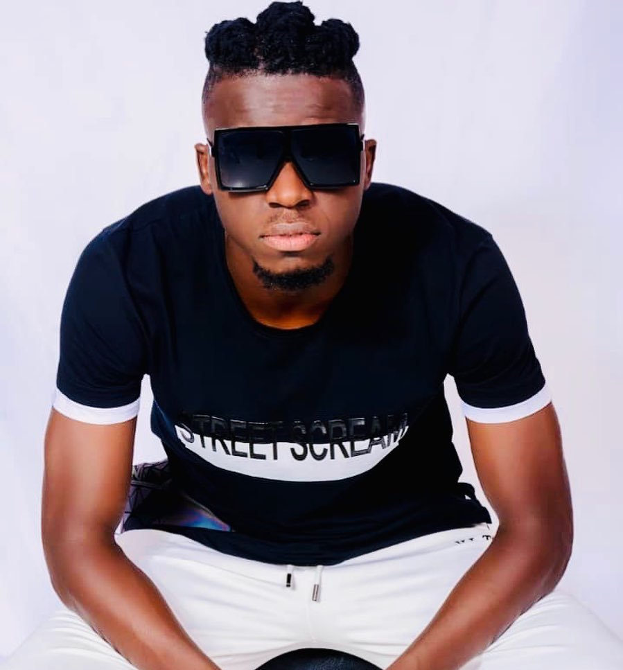 [MUSIC] Akpororo - I Serve A Very Big God