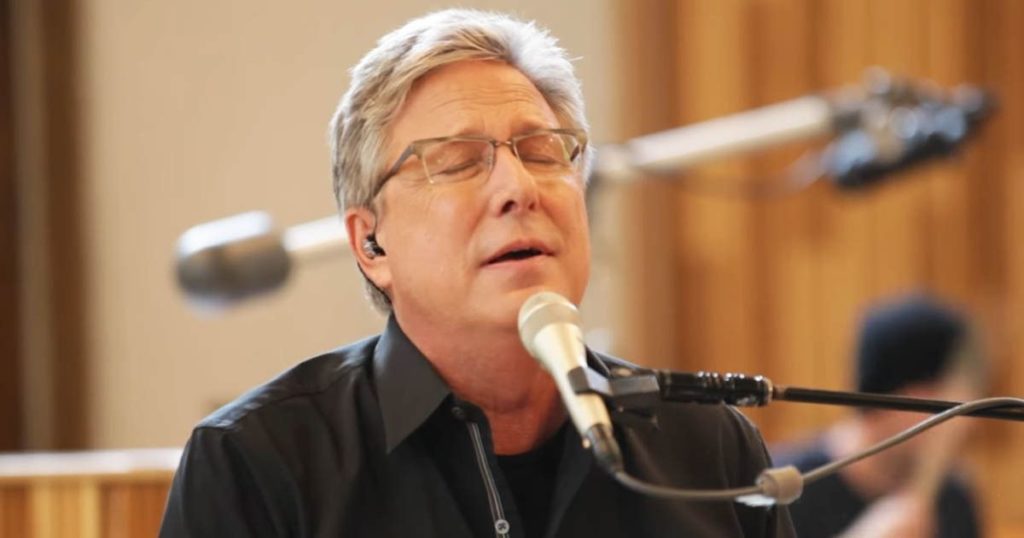 Don Moen Sings and Shares an Encouraging Word From the Scripture