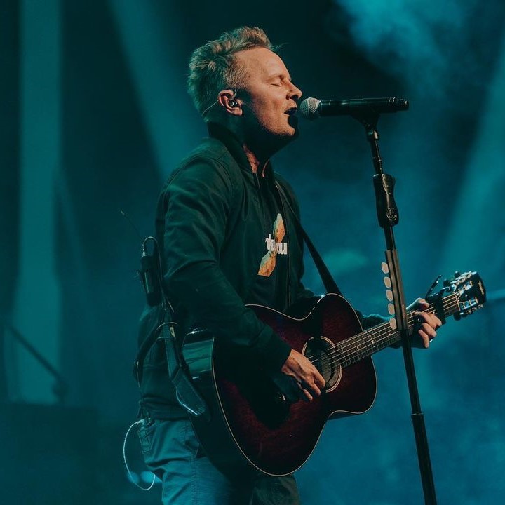 Chris Tomlin - Emmanuel God With Us (Ft. Anne Wilson)