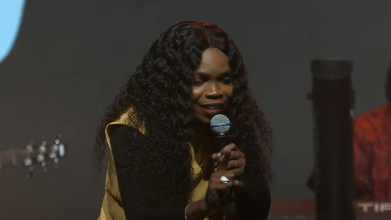 Victoria Orenze 'Rejoiciing Praise' Live Video