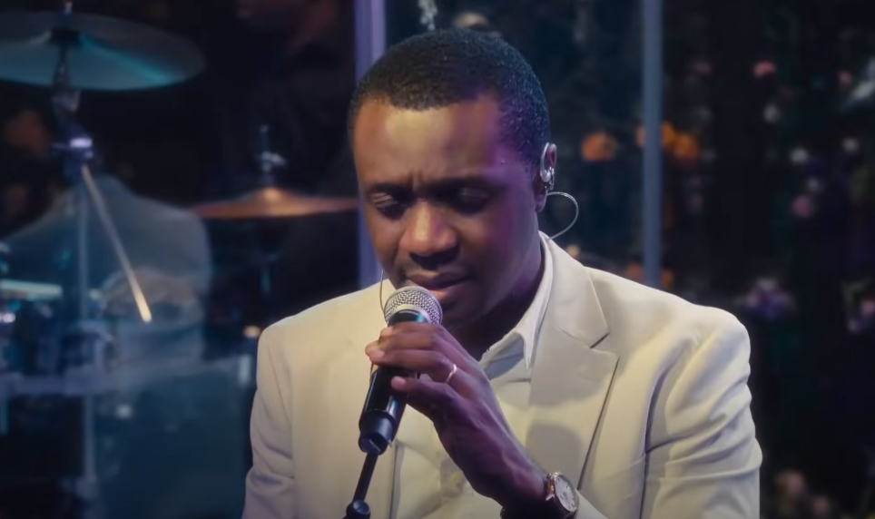 Nathaniel Bassey - Someone’s At The Door (Live Version) [Mp3 Download]